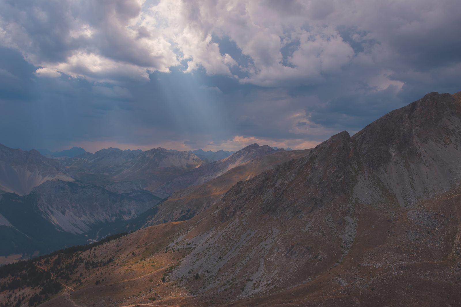 Every cloud has a silver lining - Ý nghĩa và cách dùng